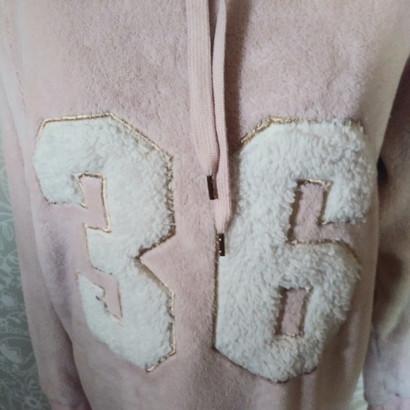 H & M Hooded Decal Sweater Soft - Picture 9 of 10